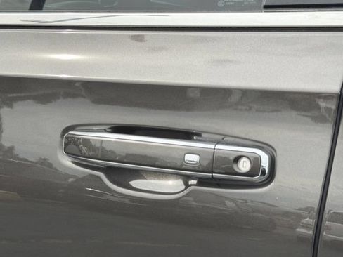 Used 2021 Chevrolet Suburban Premier RWD image 33