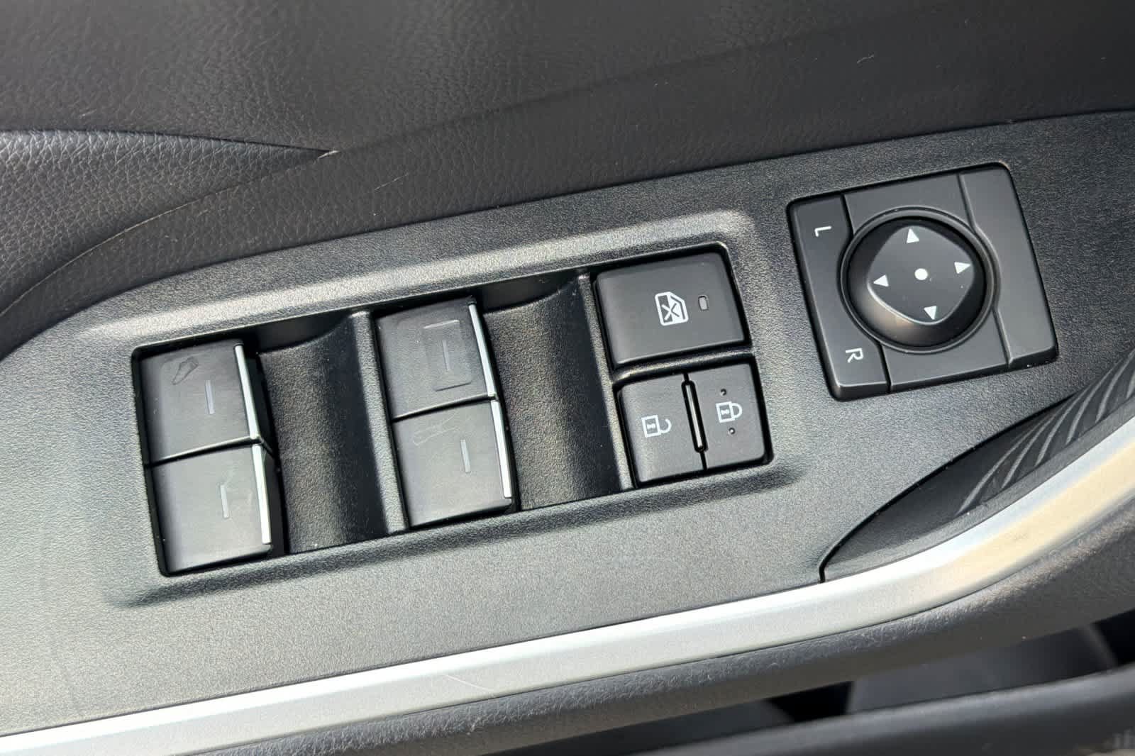 Used 2025 Toyota RAV4 XLE AWD/4WD image 15