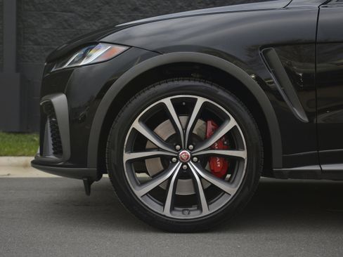 Used 2021 Jaguar F-PACE SVR image 37