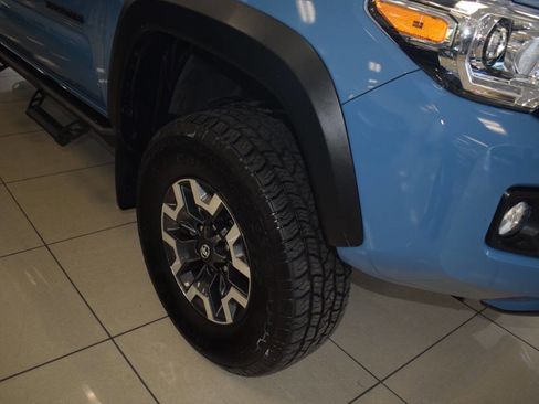 Used 2019 Toyota Tacoma TRD Off-Road w/ Technology Package AWD/4WD image 15