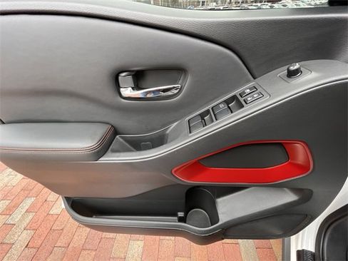 Used 2024 Nissan Frontier PRO-4X w/ Pro Convenience Package image 12