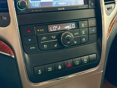 Used 2013 Jeep Grand Cherokee Overland AWD/4WD image 16