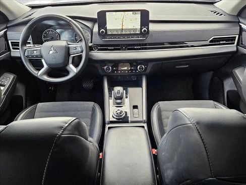 Used 2024 Mitsubishi Outlander SE image 19