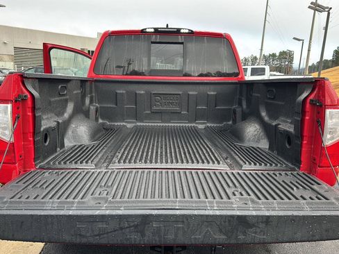 Used 2022 Nissan Titan SV image 27