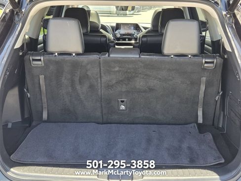 Used 2021 Toyota Highlander XLE FWD image 13