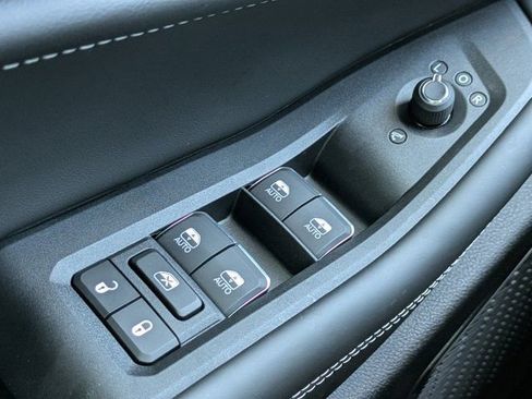 New 2025 Jeep Grand Cherokee Overland w/ Luxury Tech Group IV image 21