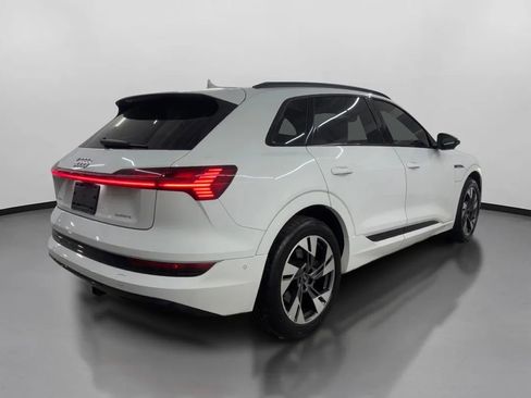Used 2022 Audi e-tron Premium w/ Convenience Plus Package image 10