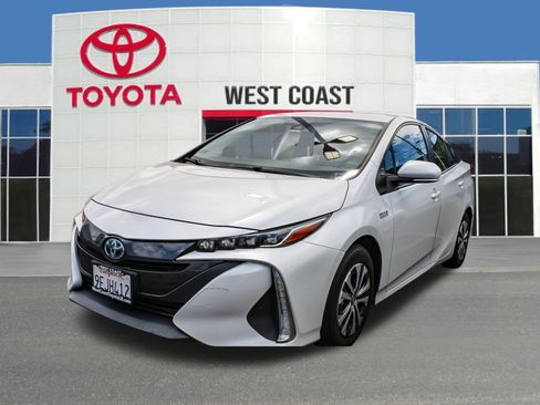 Used 2022 Toyota Prius Prime XLE FWD image 1