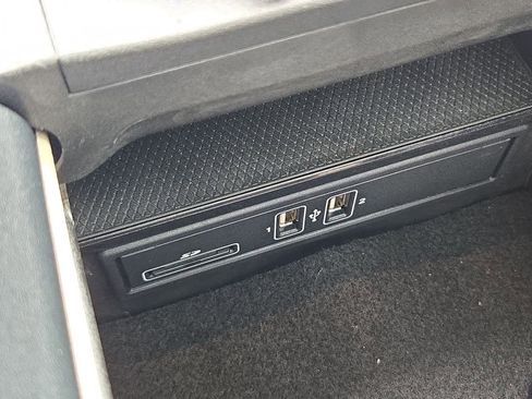 Used 2015 Mercedes-Benz C 300 Sedan image 31