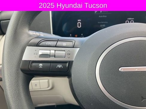 Used 2025 Hyundai Tucson SE image 27