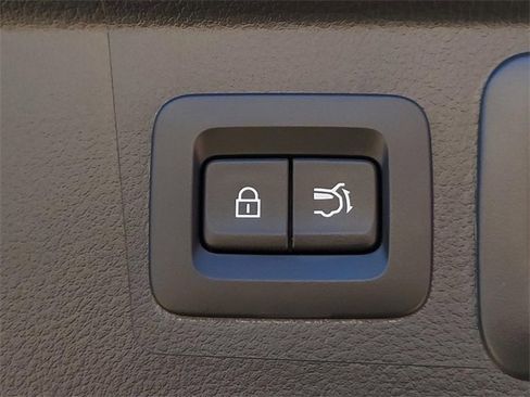 Used 2025 MAZDA CX-50 AWD 2.5 Hybrid w/ Premium Pkg image 12