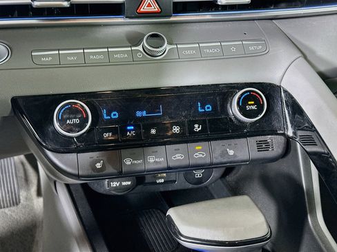 Used 2025 Hyundai Elantra SEL FWD image 24