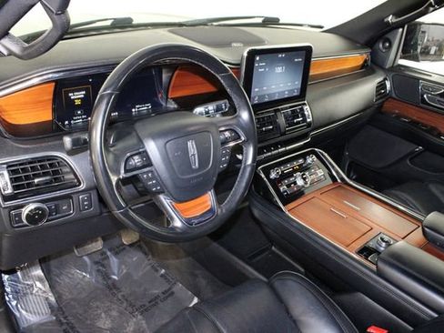 Used 2019 Lincoln Navigator Premiere image 23