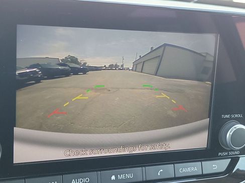 Used 2025 Nissan Pathfinder SV FWD image 18