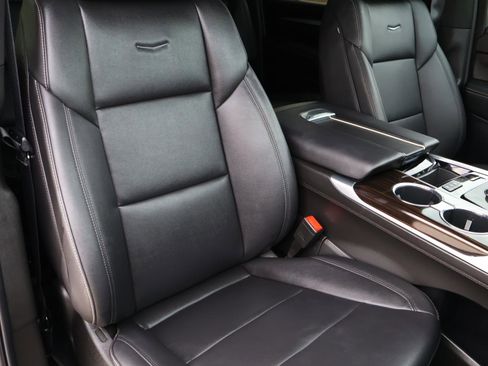 Certified 2025 Cadillac Escalade ESV Luxury image 23