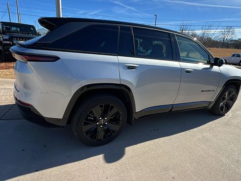 Used 2024 Jeep Wagoneer Launch Edition image 8