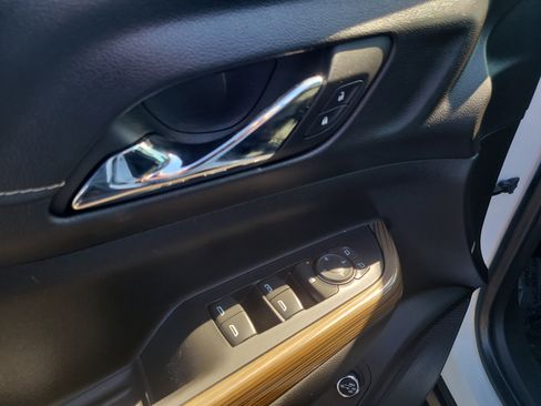 Used 2023 GMC Acadia SLE w/ Driver Convenience Package image 20