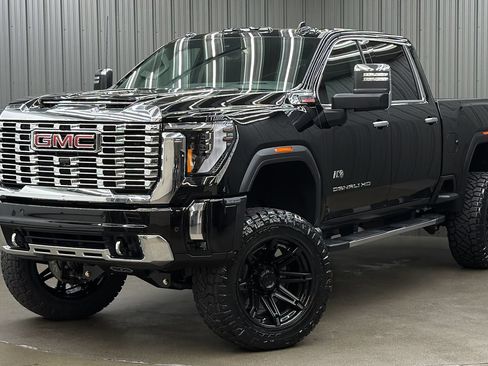 Used 2026 GMC Sierra 3500 Denali w/ Denali Reserve Package AWD/4WD image 1