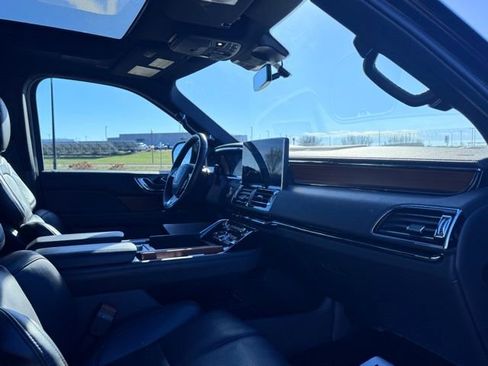 Used 2024 Lincoln Navigator L Reserve image 22