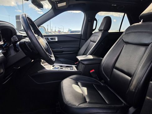 Used 2020 Ford Explorer XLT w/ Equipment Group 202A image 10