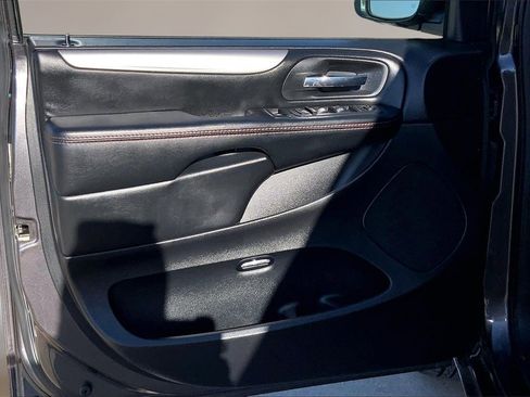 Used 2020 Dodge Grand Caravan GT image 20