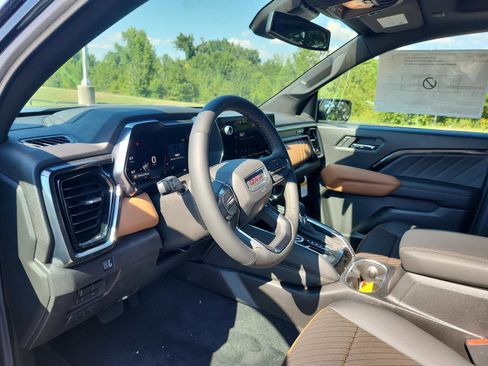 New 2025 GMC Canyon AT4 w/ Nightfall Edition image 10