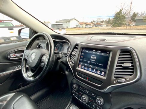 Used 2021 Jeep Cherokee Trailhawk image 42