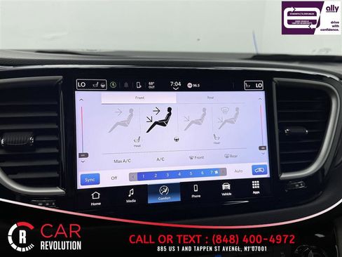 Used 2024 Chrysler Pacifica Touring-L FWD image 18