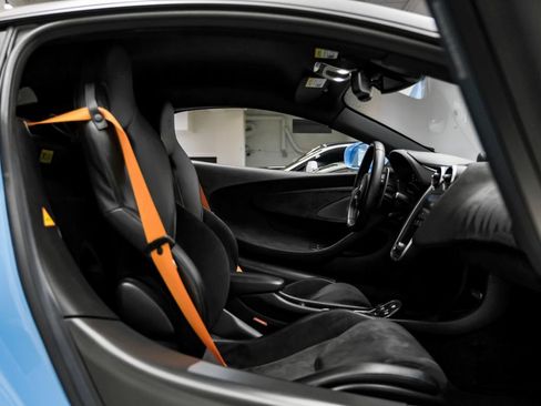 Used 2019 McLaren 600LT RWD image 30