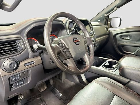 Used 2021 Nissan Titan PRO-4X w/ Pro-4x Convenience Package AWD/4WD image 11