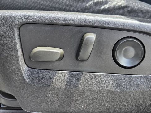 Used 2022 Chevrolet Silverado 1500 LT AWD/4WD image 27