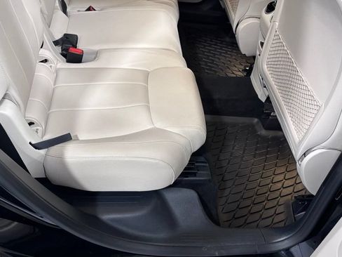 Used 2021 Mercedes-Benz GLB 250 4MATIC image 24