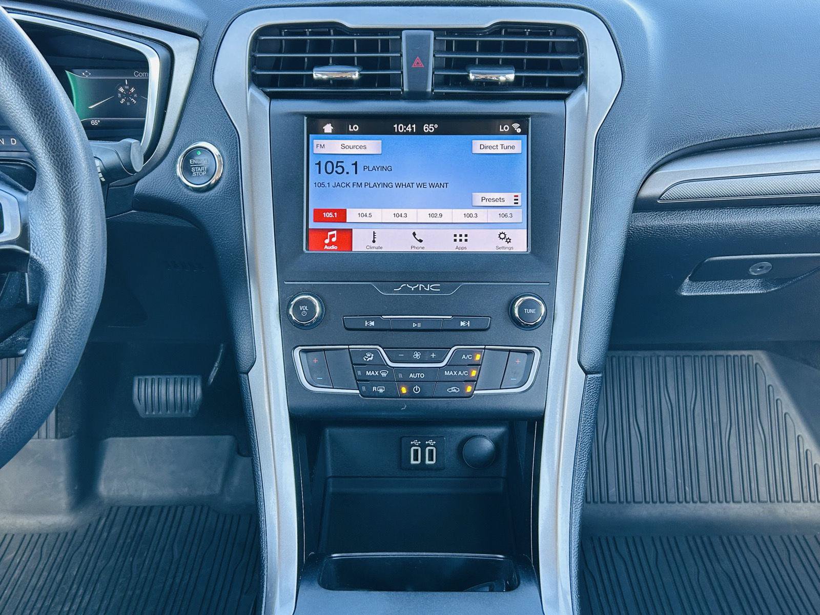 Used 2019 Ford Fusion SE FWD image 16