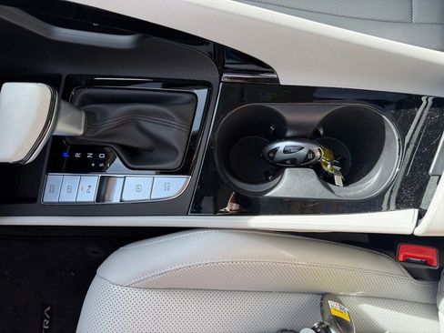 Certified 2024 Hyundai Elantra Limited image 23