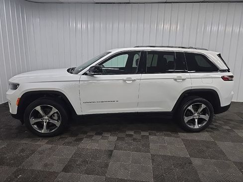 Used 2025 Jeep Grand Cherokee Limited w/ Trailer Tow Package AWD/4WD image 5