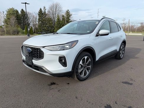 Used 2025 Ford Escape Platinum image 1