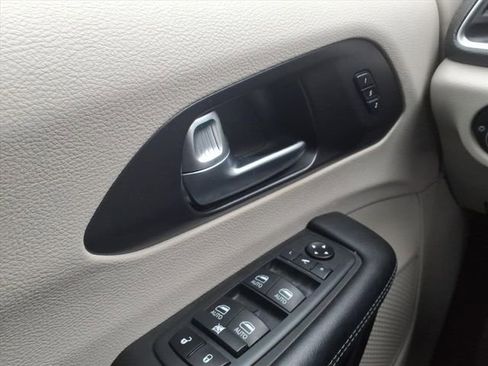 Certified 2020 Chrysler Pacifica Limited image 22