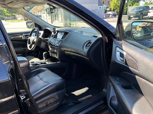 Used 2020 Nissan Pathfinder SL AWD/4WD image 25