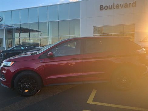 Used 2023 Ford Edge ST-Line w/ Class II Trailer Tow Package image 17