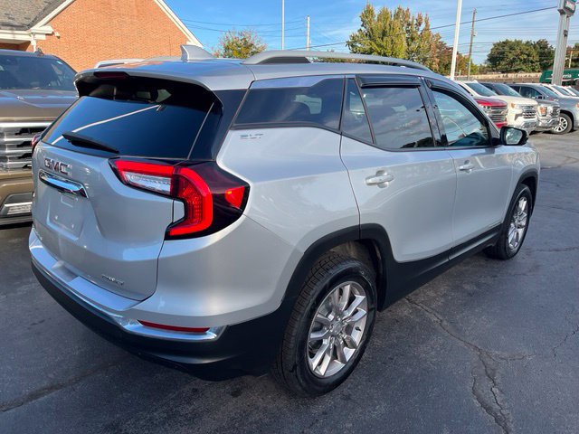 Used 2022 GMC Terrain SLT w/ Infotainment Package II AWD/4WD image 3