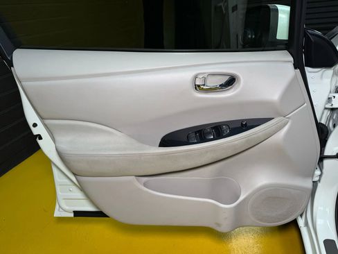 Used 2012 Nissan Leaf SV image 29