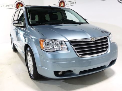 Used 2010 Chrysler Town & Country Touring Plus w/ Premium Group FWD image 23