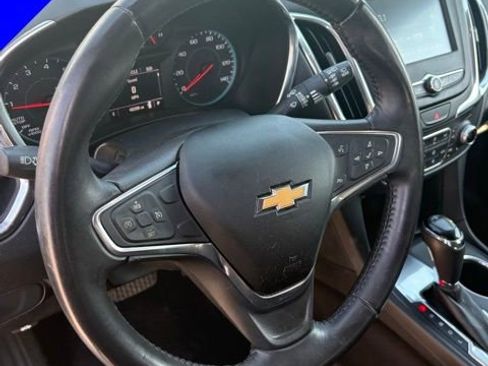 Used 2018 Chevrolet Equinox LT FWD image 16