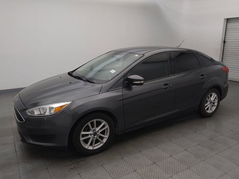 Used 2017 Ford Focus SE image 2