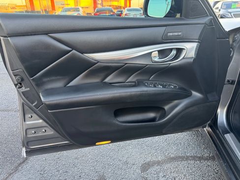 Used 2019 INFINITI Q70 Luxe image 26