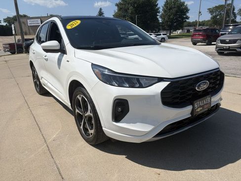 Used 2023 Ford Escape ST-Line Select w/ Tech Pack #2 AWD/4WD image 1
