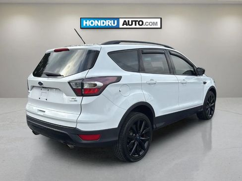 Used 2017 Ford Escape SE w/ SE Sport Appearance Package AWD/4WD image 4