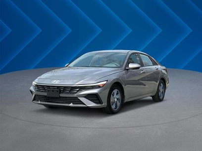 New 2024 Hyundai Elantra SE