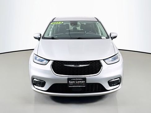 Used 2023 Chrysler Pacifica Touring-L AWD/4WD image 2