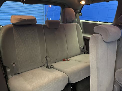 Used 2017 Toyota Sienna LE image 25